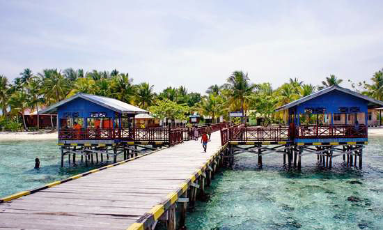 Larangan Kapal Bersandar di Raja Ampat
